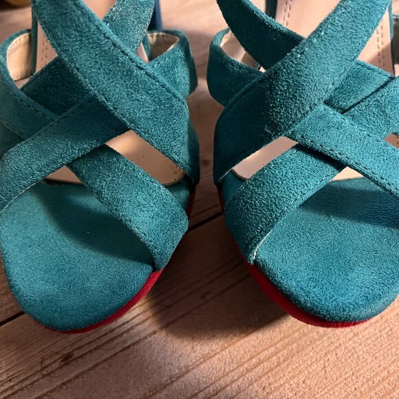 VIA GIULIA Three Tone Strappy Chunky  Heel Sandals - Picture 5 of 13